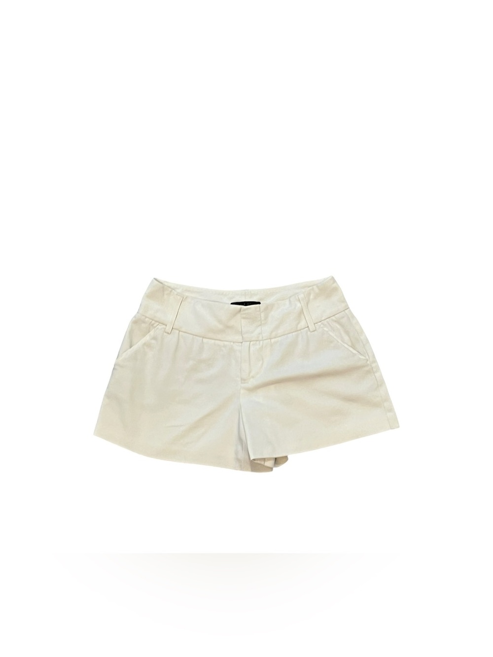 🤍 𝐀𝐋𝐈𝐂𝐄 + 𝐎𝐋𝐈𝐕𝐈𝐀 Cream Tailored Shorts Mid Rise Chic